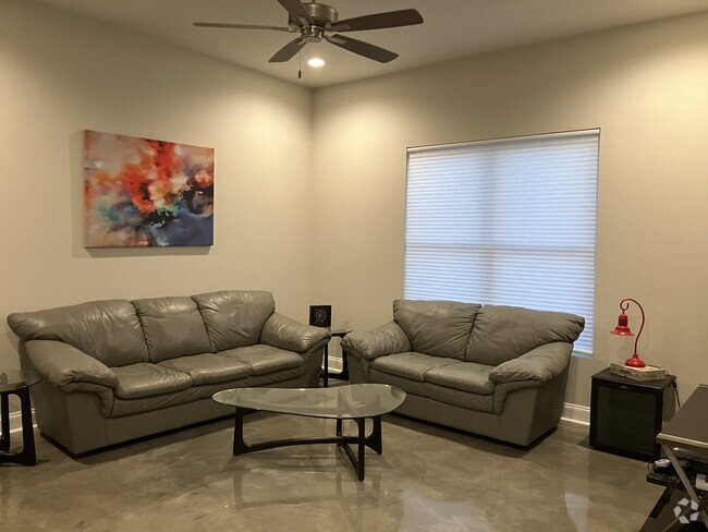 Building Photo - 121 Gadwall Dr