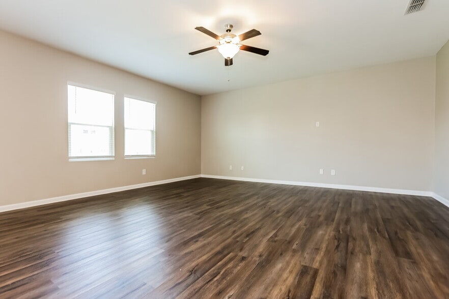 Building Photo - 3740 Place Dr