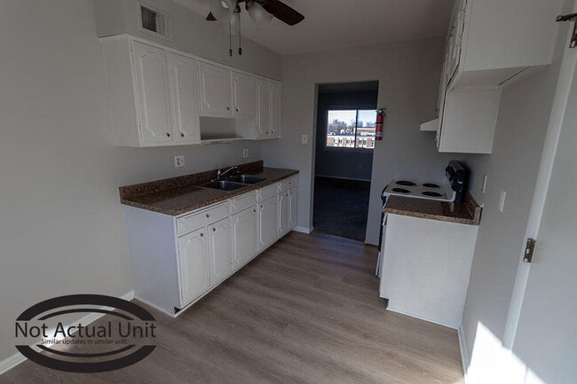 Building Photo - 2904 Leeway Dr