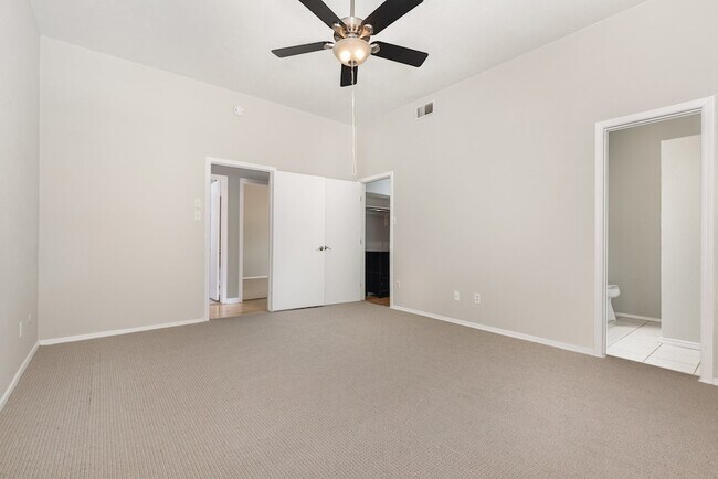 Building Photo - 10438 High Hollows Dr