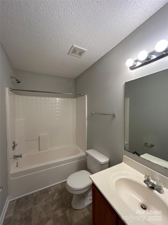 Building Photo - 3335 Alderknoll Ct