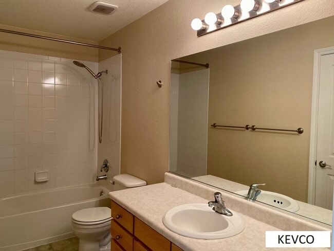 Building Photo - Amazing Three Bedroom Home With Office Space