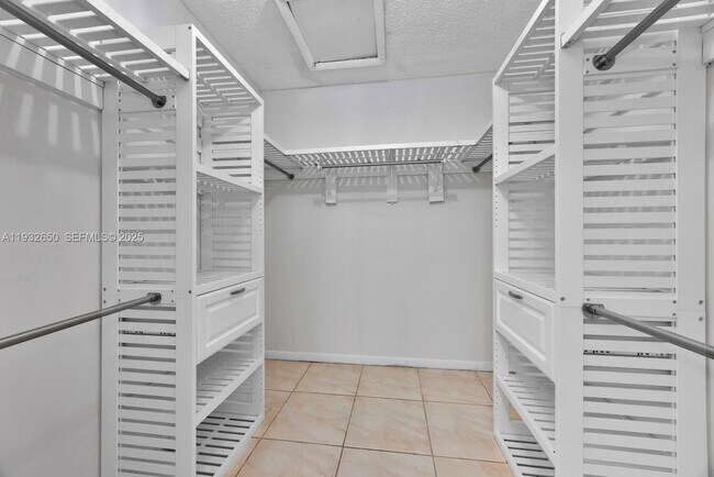 Building Photo - 9400 SW 120th Ave