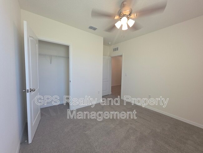 Building Photo - 33409 Country House Dr