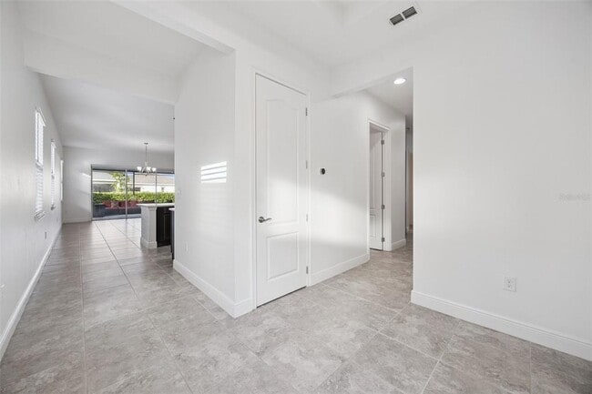 Building Photo - 5013 E Fountainwood Dr