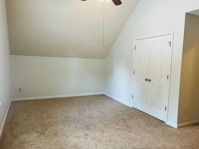 Building Photo - Beautiful 4 bedroom, 2.5 bathroom home in ...