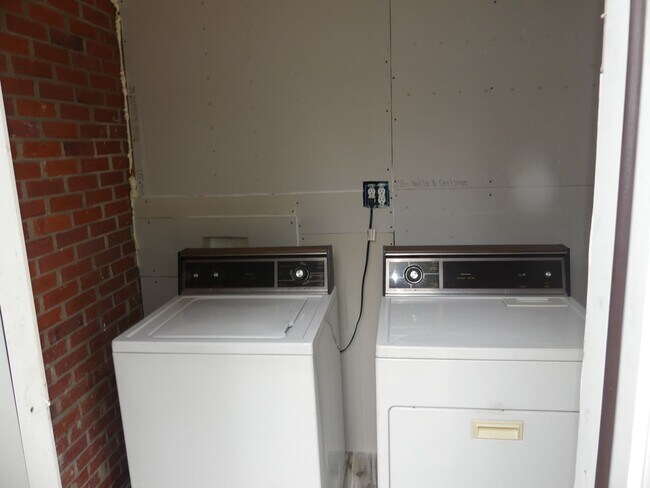 Building Photo - 100 Lodge Rd