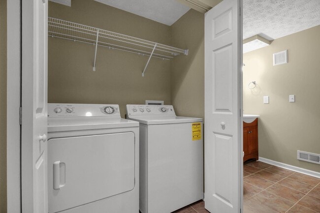 Building Photo - 2230 Seton Dr