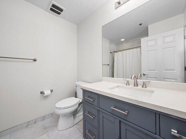 Building Photo - 1255 S State St