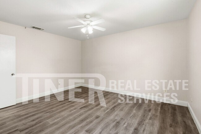 Building Photo - 3525 Cattle Dr