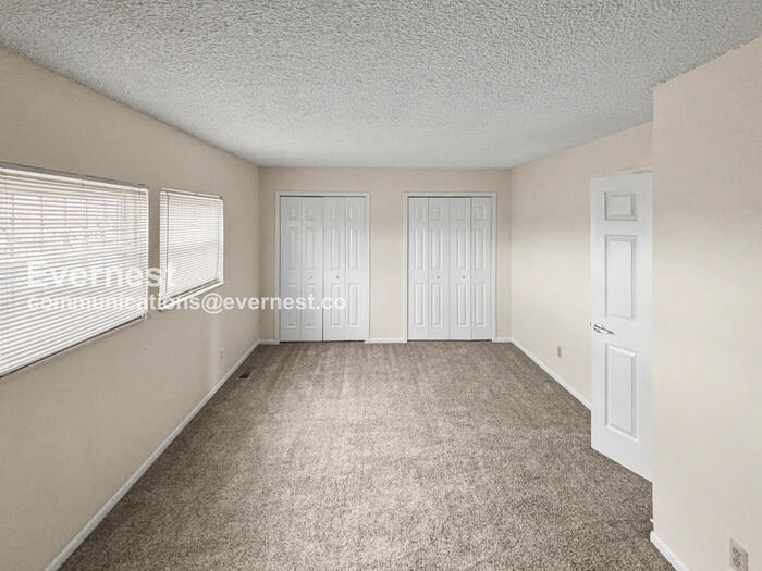 Building Photo - 4660 Anjelina Cir N