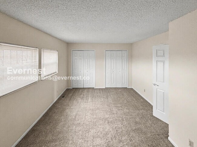 Building Photo - 5 Bed, 2.5 Bath Home with Fenced Yard & Garage / Available Soon!