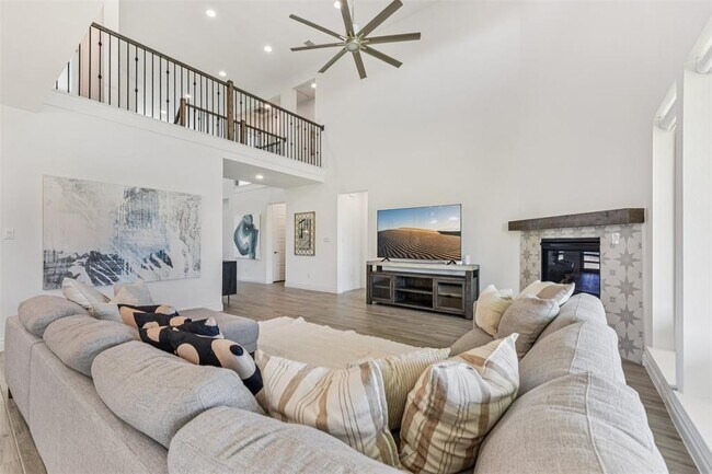 Building Photo - 253 Rosetta Lp