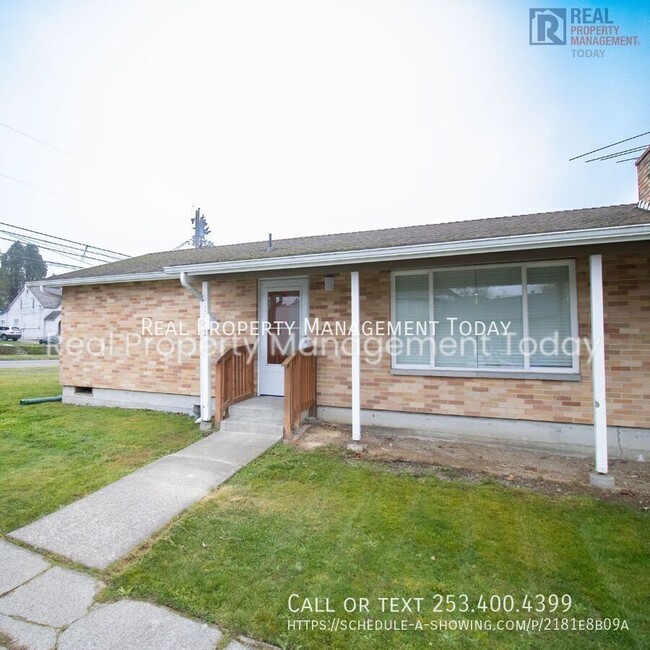 Building Photo - Remolded 2 bed and 1 bath duplex in Tacoma!