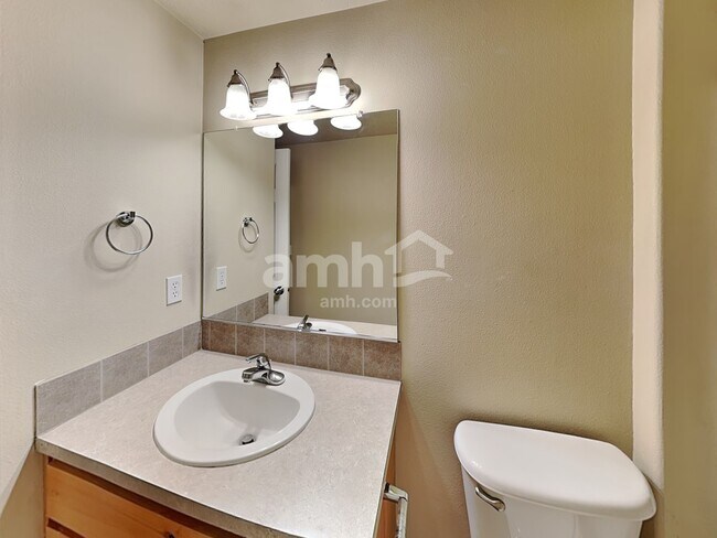 Building Photo - 467 Whitney Dr