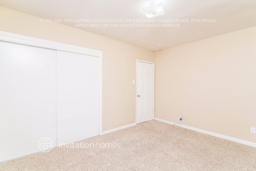 Building Photo - 219 E 46th St