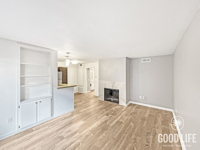 Building Photo - Charming 1 Bed / 1 Bath Condo in the Heart of University Heights