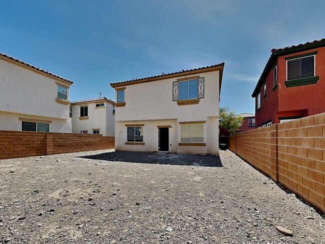 Building Photo - 720 Easter Lily Pl