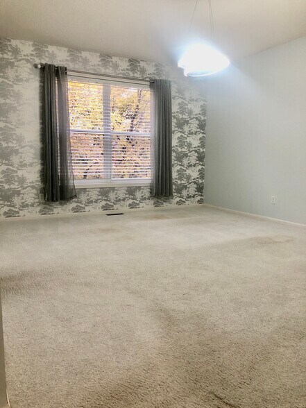 Building Photo - 1680 Oakbrooke Ct