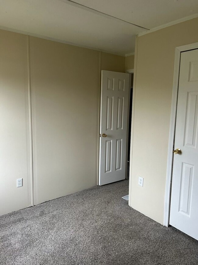 Building Photo - 2 BDR / 1 BA Newly remodeled