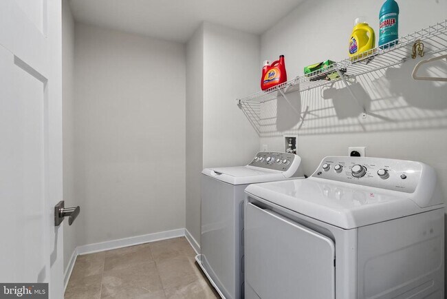 Building Photo - 1047 Watson Ct