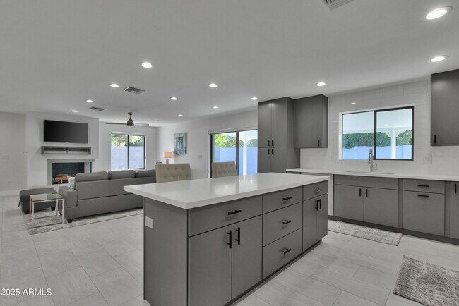 Building Photo - 4241 E Calle Tuberia