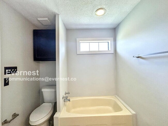 Building Photo - 5240 Shady Ridge Dr
