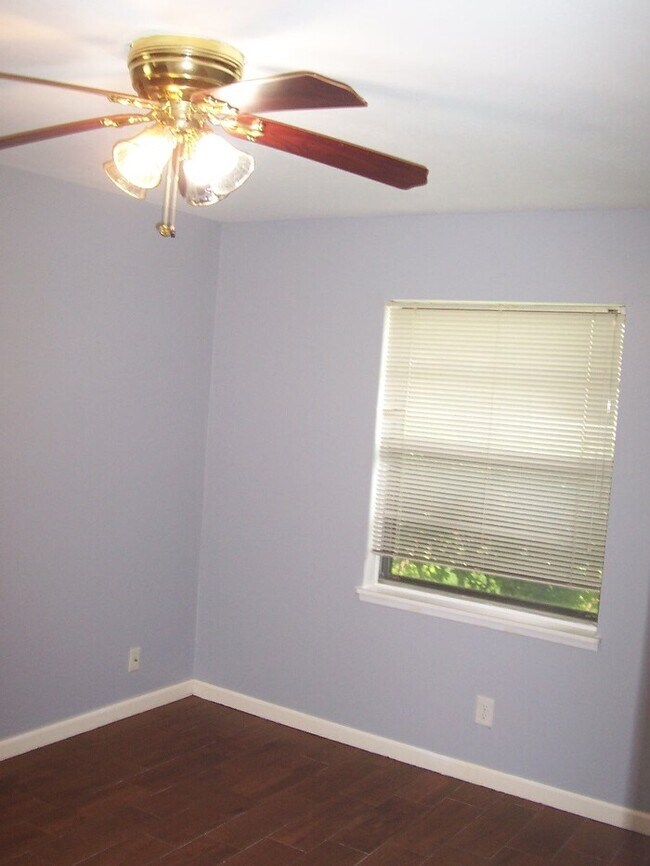 Building Photo - 830 Wateka Way