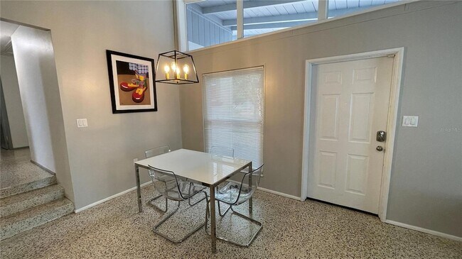 Building Photo - 2832 Bay St