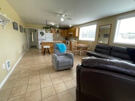 Building Photo - 183 W Anderson Rd