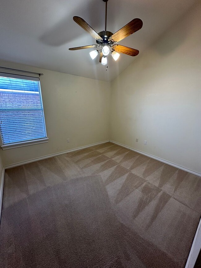 Building Photo - 2 Bed Home Plus Office Space! In Zia School District
