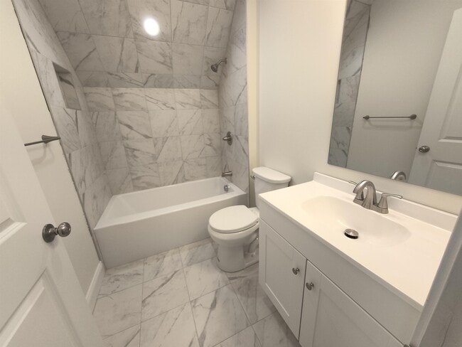 Building Photo - 386 Union Ave