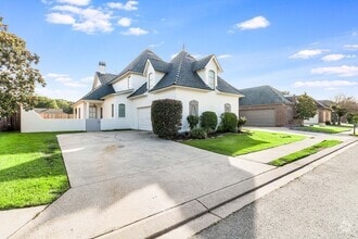 Building Photo - Beautifully Renovated 4-Bedroom Home in St...