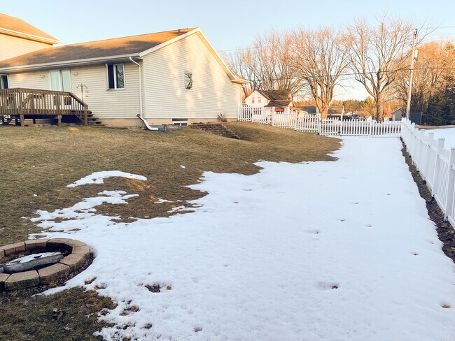 Building Photo - 13057 Velp Ave