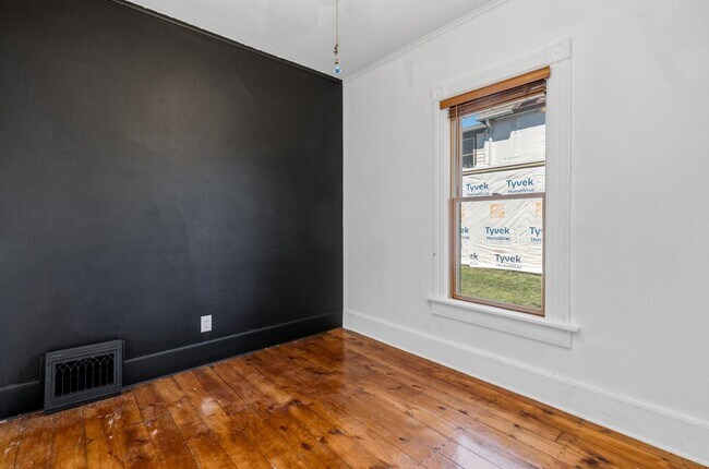 Building Photo - 513 N Harrison St