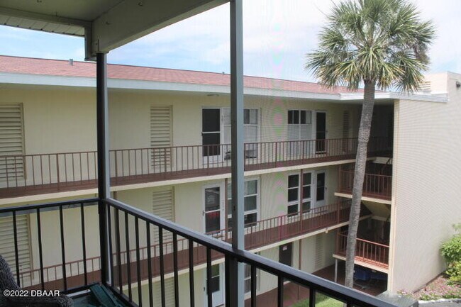 Building Photo - 719 S Beach St