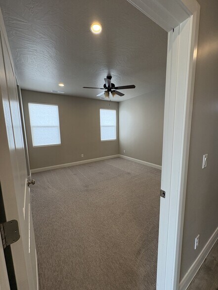 Building Photo - 3519 175 N St