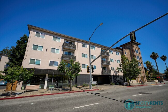 Building Photo - Redwood City: Unfurnished and Remodeled 2 Bed 2 Bath w/ Laundry In Unit, AC Mini-Split, & Parking...