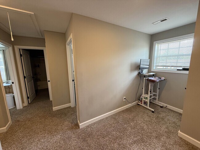 Building Photo - 541 Medallion Cir