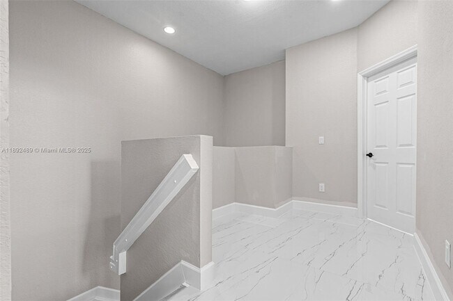 Building Photo - 443 NE 21st Terrace