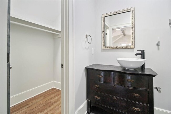 Building Photo - 940 St Charles Ave NE