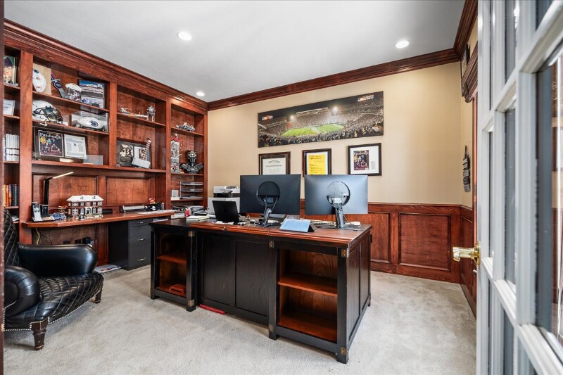 Building Photo - 806 Gallant Fox Ln