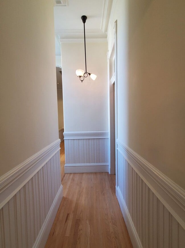 Building Photo - Noe Valley Beautifully Updated Top Floor Two Bedroom w. Chef's Kitchen and Laundry