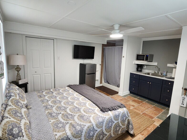 Building Photo - 1308 E Washington Ave