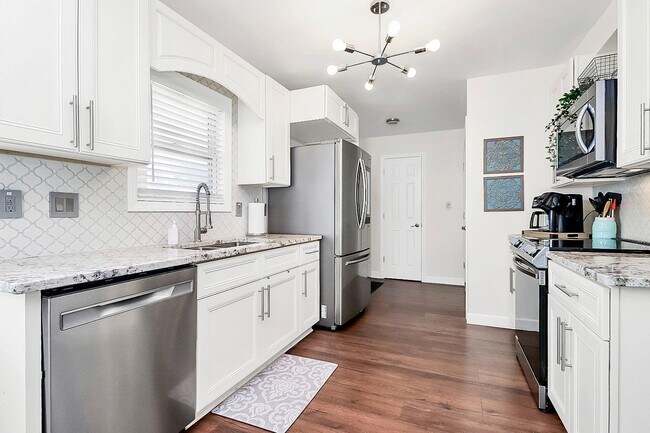 Building Photo - 2016 Brewton Dr