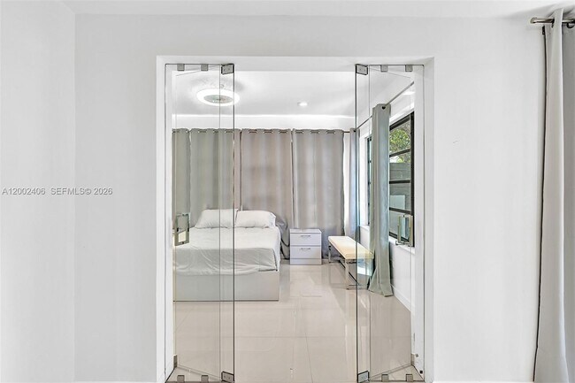 Building Photo - 1002 10th St