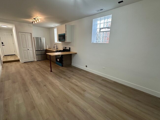 Building Photo - 3243 W Thomas St