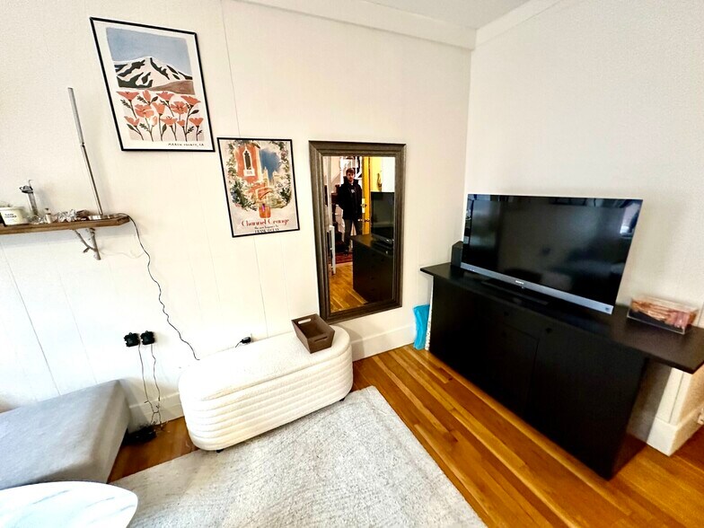 Building Photo - 90A W Cedar St