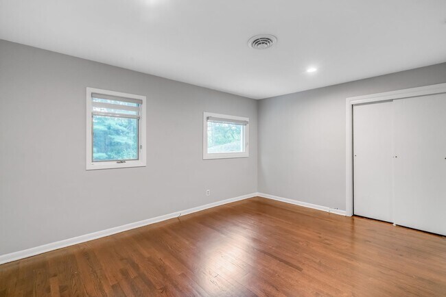 Building Photo - 8 Waibel Dr
