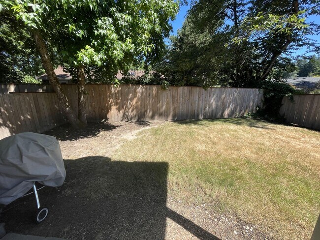 Building Photo - Lovely 3bed/2bath Ranch style home with HUGE private yard in a peaceful cul-de-sac!